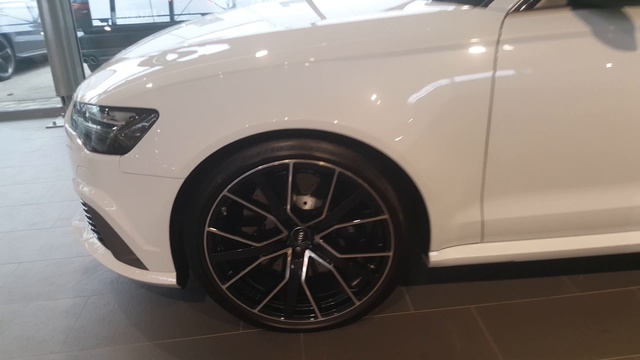 Ibis White Audi RS6 Performance