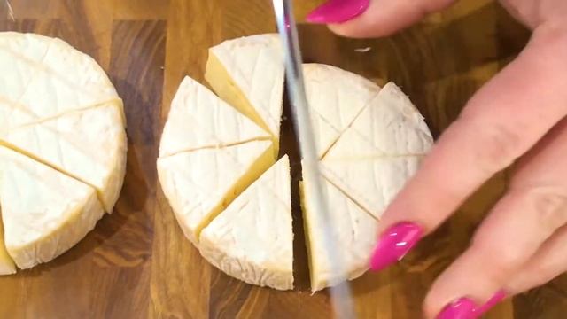 Сыр камамбер жареный в панировке . Быстрый завтрак. смотреть онлайн