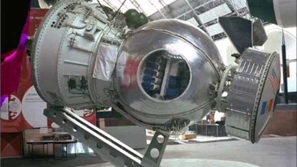 Bion 8 Бион-8 (Cosmos 1887 Космос-1887) - english