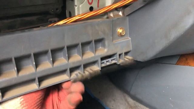 Где находится эбу-мозги Mitsubishi Lancer 9 и Cedia