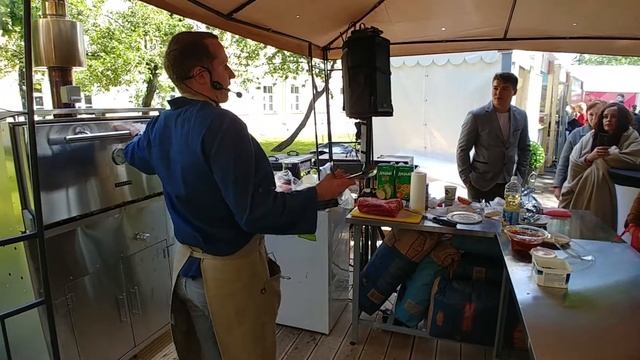 Объемный жар во время приготовления стейка в гриль-печи VOLDONE смотреть онлайн