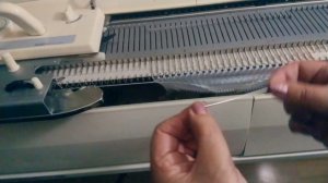 Вяжем тапочки на вязальной машине.