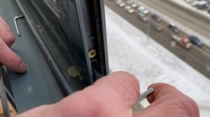Как отрегулировать балконные створки за 3 минуты?