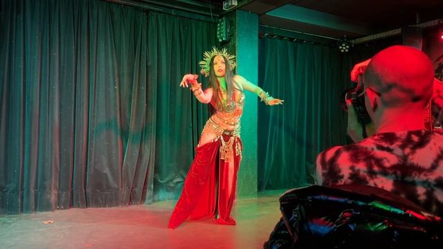 Leocadia Lacroix - Fusion Bellydance - Behind My Eyes смотреть онлайн