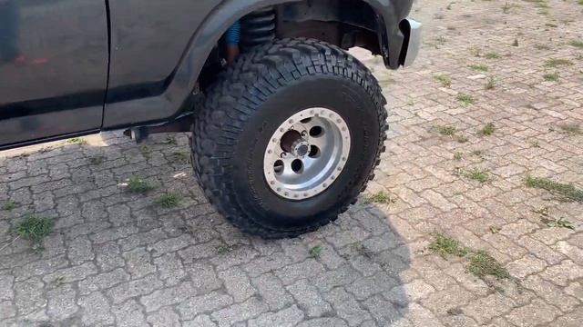 Walk around the 1984 Ford Bronco || Juniors USA Cars смотреть онлайн
