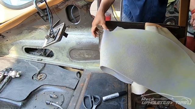 Trabajando en el interior de un Jaguar Clasico - Tapizar un Guardafango смотреть онлайн