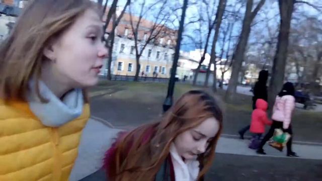 Прощаюсь с подругой, гуляем по городу. Как я провела 8 марта... смотреть онлайн