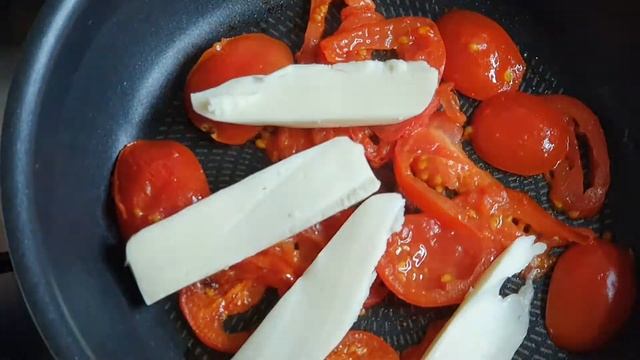 ЯИЧНИЦА С ПОМИДОРАМИ И СЫРОМ ЗА 5 МИНУТ - ВКУСНАЯ И СЫТНАЯ