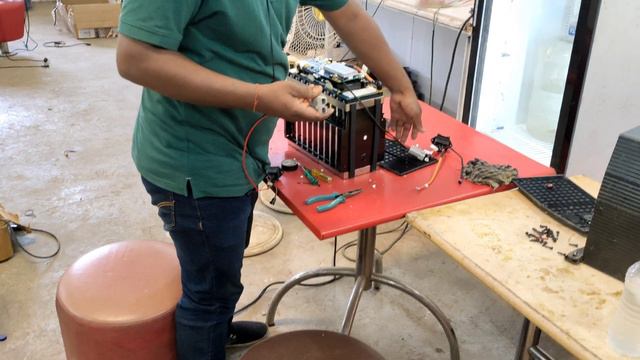 Revolt 300/400 Battery Coupler Replacement Testing Successfully Part 1 смотреть онлайн