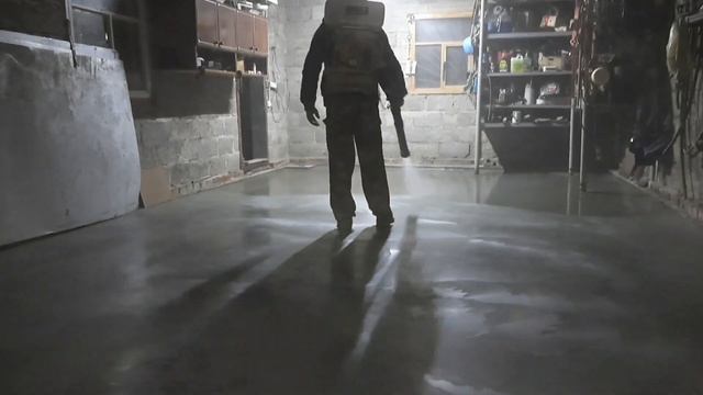 СКОЛЬКО СТОИТ СТЕКЛЯННЫЙ ПОЛ ДЛЯ МАСТЕРСКОЙ?!(Промышленный пол с топингом) смотреть онлайн