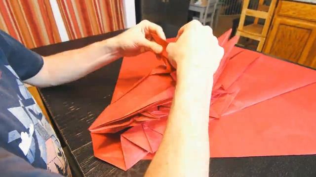 Life-Size Origami Dragon Head Timelapse смотреть онлайн