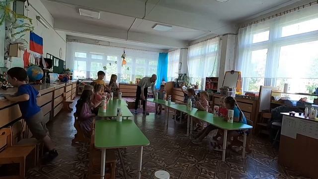 ?Сделала подарки своим одногруппникам в садике смотреть онлайн