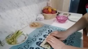 делаем суши дома! люблю готовить! #сидимдома. суши с сыром тофу и авокадо. веган-блюдо.