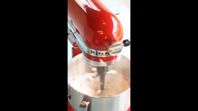Royal Icing made with Egg Whites via www thebearfootbaker com смотреть онлайн