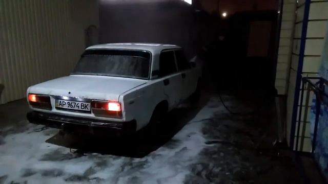 Запорожье.Друг на мойке моет ВАЗ 2107 смотреть онлайн