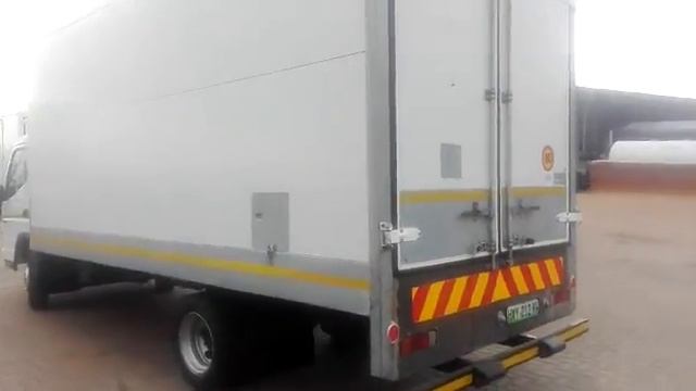 2012 Mitsubishi Canter Fridge смотреть онлайн