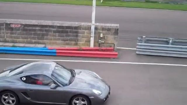 Thruxton Ferrari Experience смотреть онлайн
