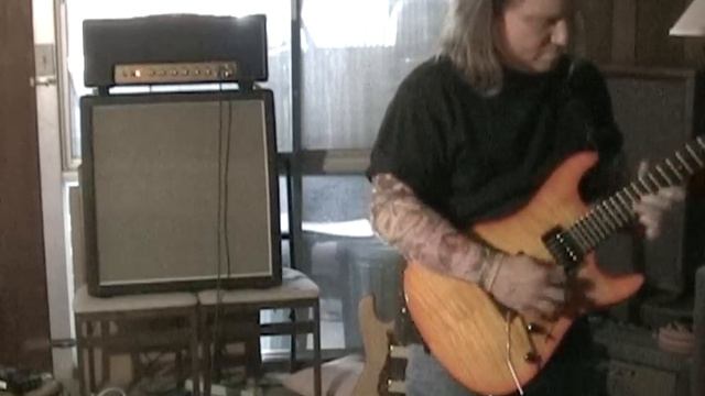 Demo JTM-45 Clone, Custom Fuzz, Fender ShowMaster, Morley "Bad Horsie", and Uni-Vibe clone. смотреть онлайн
