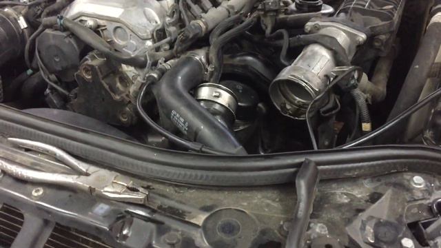 Mercedes E270 W211 power steering pump replacement... смотреть онлайн