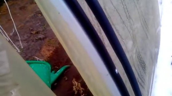 крепление пленки на металический каркас теплицы