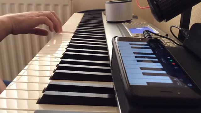 GarageBand iPhone - Chilled Piano Jam смотреть онлайн