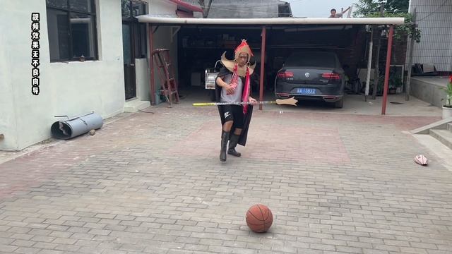 The full version of Erlang Fungus vs. Sun Wukong and his father taking care of the baby. Funny Erla смотреть онлайн