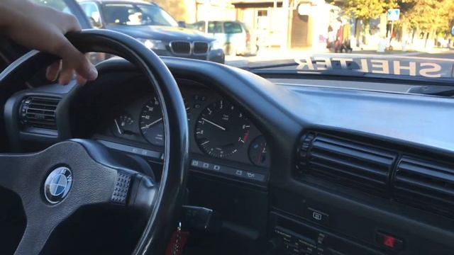 Красивый звук выхлопа BMW E30 320i
