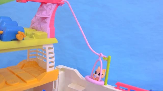 Cruise Ship ! Littlest Pet Shop Go On Boat Ride - Cookie Swirl C Video смотреть онлайн