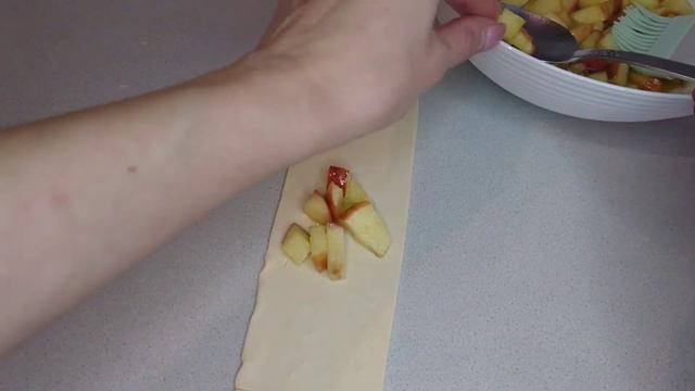 Мини штрудели. Самые вкусные штрудели.Булочки с корицей и яблоком.Простой штрудель.Булочка с яблоко смотреть онлайн