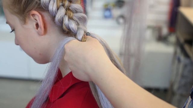 Пятипрядные косы с канекалоном. Мастер-класс смотреть онлайн