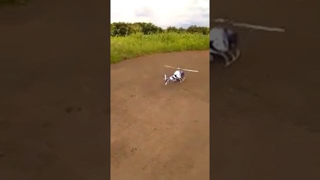 Huge RC Helicopter flying in ground very beautiful flying 2018 смотреть онлайн