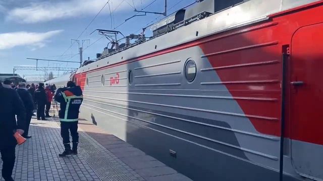 В Саратов прибыл поезд с беженцами с Донбасса смотреть онлайн