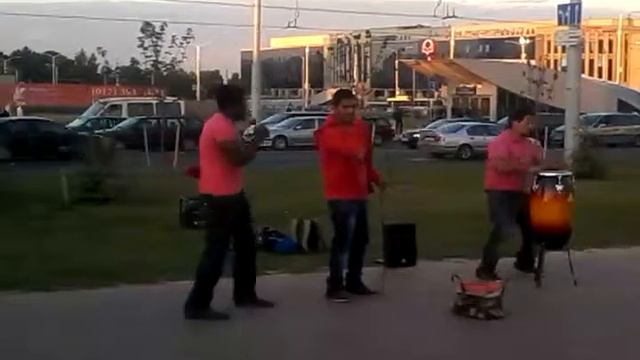 учитесь как нужно зарабатывать уличным музыкантам смотреть онлайн