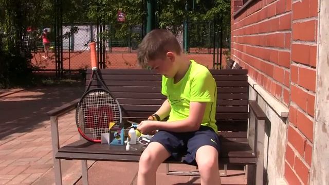 Тейпирование колена при болезни Осгуда-Шляттера (Taping Osgood Schlatter disease). смотреть онлайн