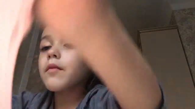 Лиза снимает видео “как правильно играть со слаймом?” //by Лиза подлиза смотреть онлайн