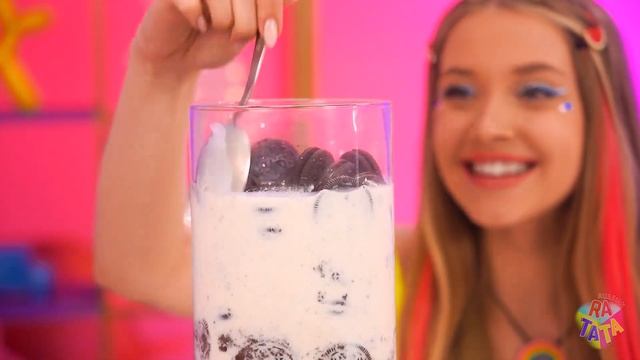 БОГАТЫЙ VS БЕДНЫЙ VS ОЧЕНЬ БОГАТЫЙ | 100 Слоев Шоколада Челлендж от RATATA BOOM смотреть онлайн