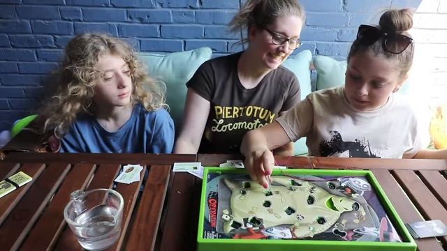 Nightmare Before Christmas Operation - Geek Games смотреть онлайн