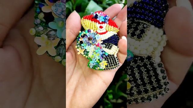 Прекрасная Брошь ручной работы "Девушка с букетом". Handmade brooch "Girl with a bouquet" смотреть онлайн