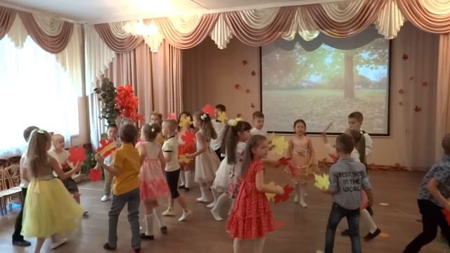 Золотая осень (танец с листьями или вход на праздник) смотреть онлайн