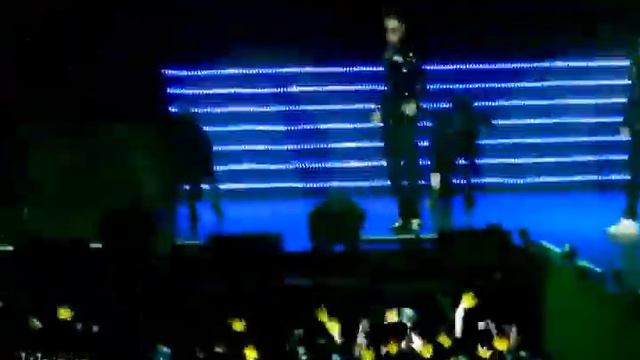 [FANCAM] BIG BANG - TONIGHT @SG KMW 2011 GD zoom crashing guitar смотреть онлайн