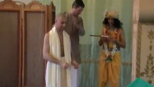 2013-11-04 - Спектакль на Говардхана пуджу (с песней чандала) смотреть онлайн