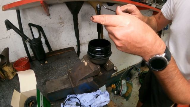 Kia Ceed 1.6 Diesel (2013) - Oil and Filter Change смотреть онлайн