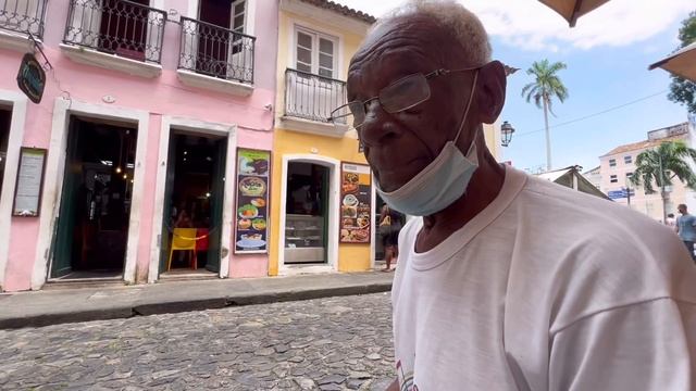LUIZ DO SOM DERRUBA DOIS NA RODA DE CAPOEIRA NO PELOURINHO EM SALVADOR | LUIZ DO SOM смотреть онлайн