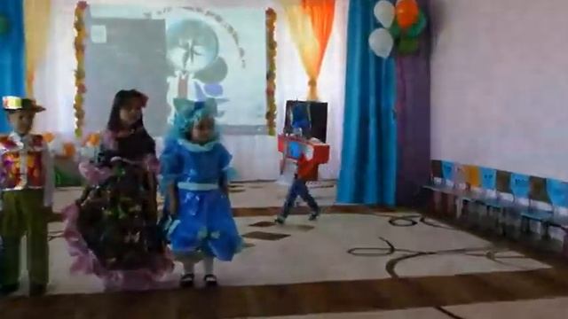 Показ моды из бросового материала смотреть онлайн