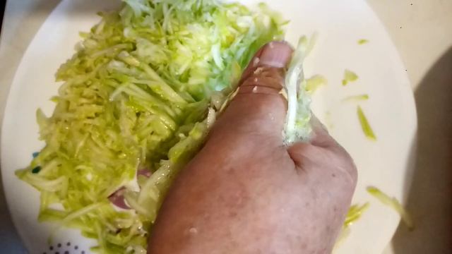 Блюда из соусных кабачков на весь летний сезон --- кабачковые оладушки!!! смотреть онлайн