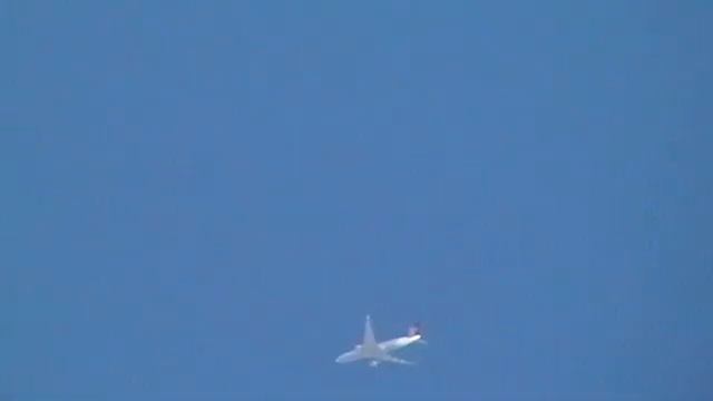 avion de ligne couleur METAL Boing haute altitude zoom panasonic SDR-H85. смотреть онлайн