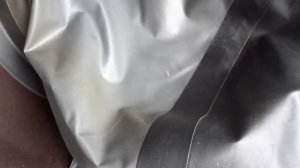 Как заклеить царапину на лодке ПВХ с помощью жидкой латки \ ремонт лодки своими силами