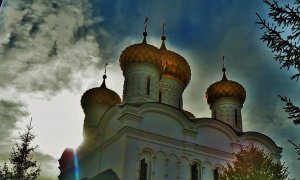 Золотые маковки церквей