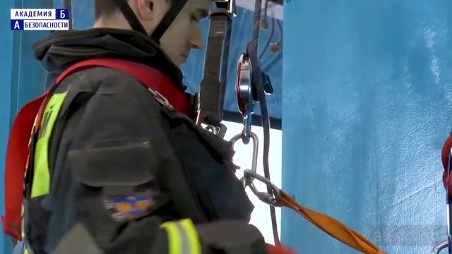 Занятие №96. Зависание пострадавшего на схватывающем узле при наличии ненагруженного СУ. смотреть онлайн