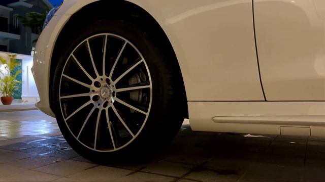 Mercedes-Benz S-Class W222 AIRMATIC Suspension Raised And Lowered
